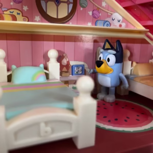 ブルーイファミリーのおうちの子供部屋の写真