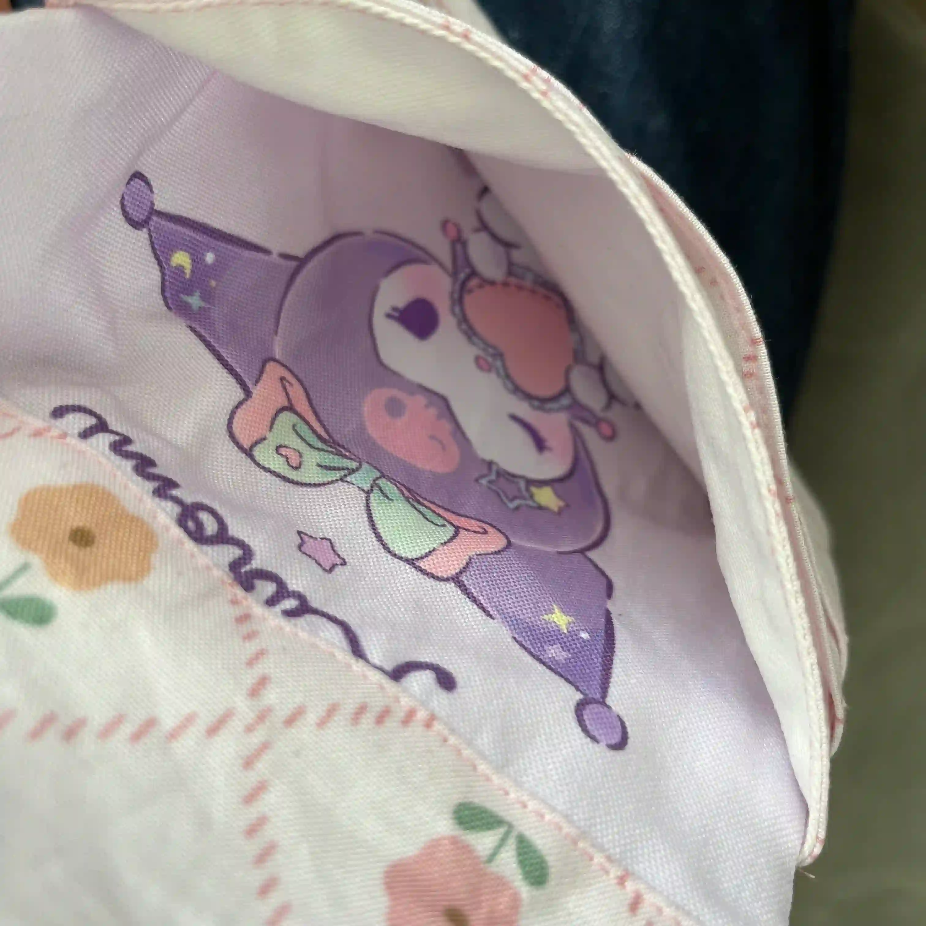 100均のキャラ巾着を使って手作りした移動ポケットの内側の写真