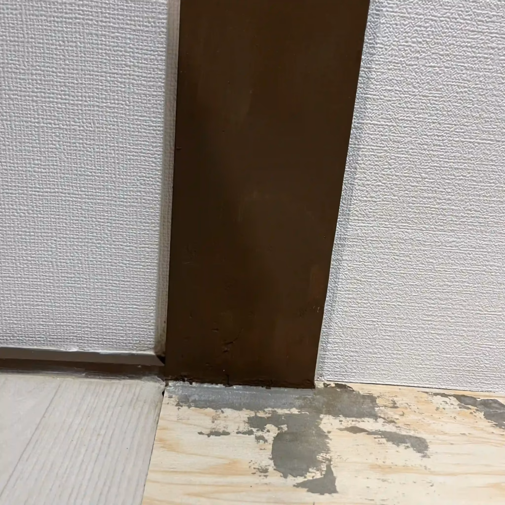 古民家の床の間の柱のDIY後の写真②
